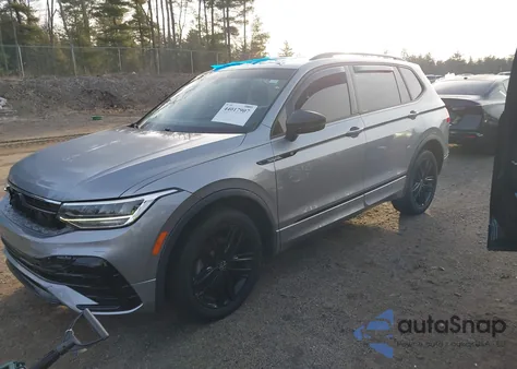 2022 Volkswagen Tiguan 2.0T Se R-Line Black z USA, uszkodzony, nr VIN 3VV8B7AX8NM049373